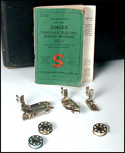 Featherweight Singer Sewing Machine 221-1